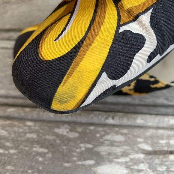 Stuart Weitzman Hold Link Shoes - Picture 10 of 10